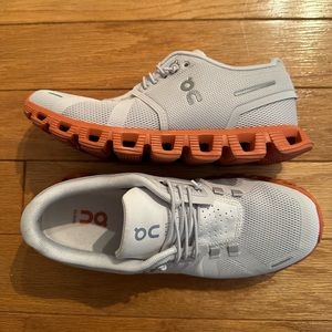 On Cloud 5 Running shoe